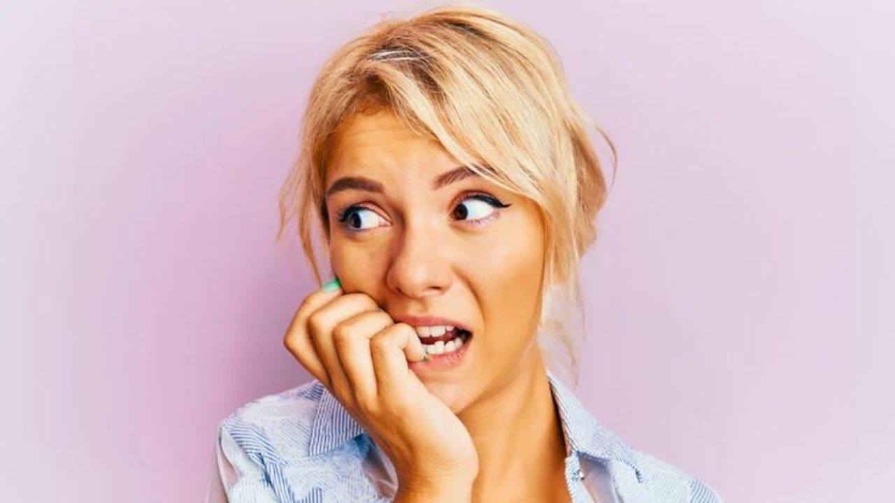 10 Signs You’re More Anxious Than The Average Person, According To Psychology