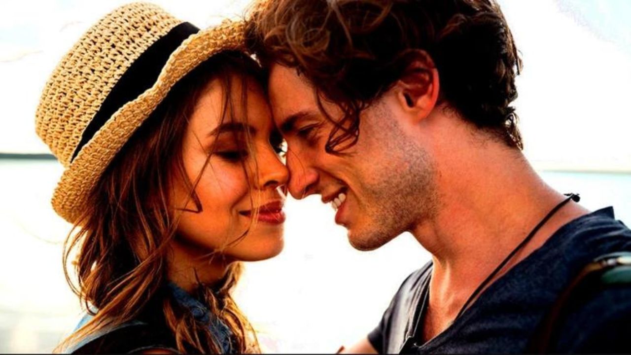 20 Small Things Women Do That Guys Secretly Love (and Appreciate Way More Than You Think)