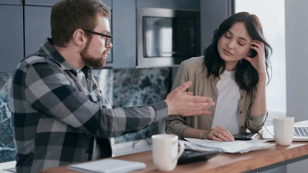 10 Clear Signs You’re Married To Someone With A Personality Disorder, According To Mental Health Expert